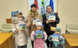 Подробнее о статье Поздравление с Новым годом, многодетных семей Ленинского района
