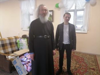 Подробнее о статье Центру Тихвинской иконы Божией Матери передали подарки от фонда.